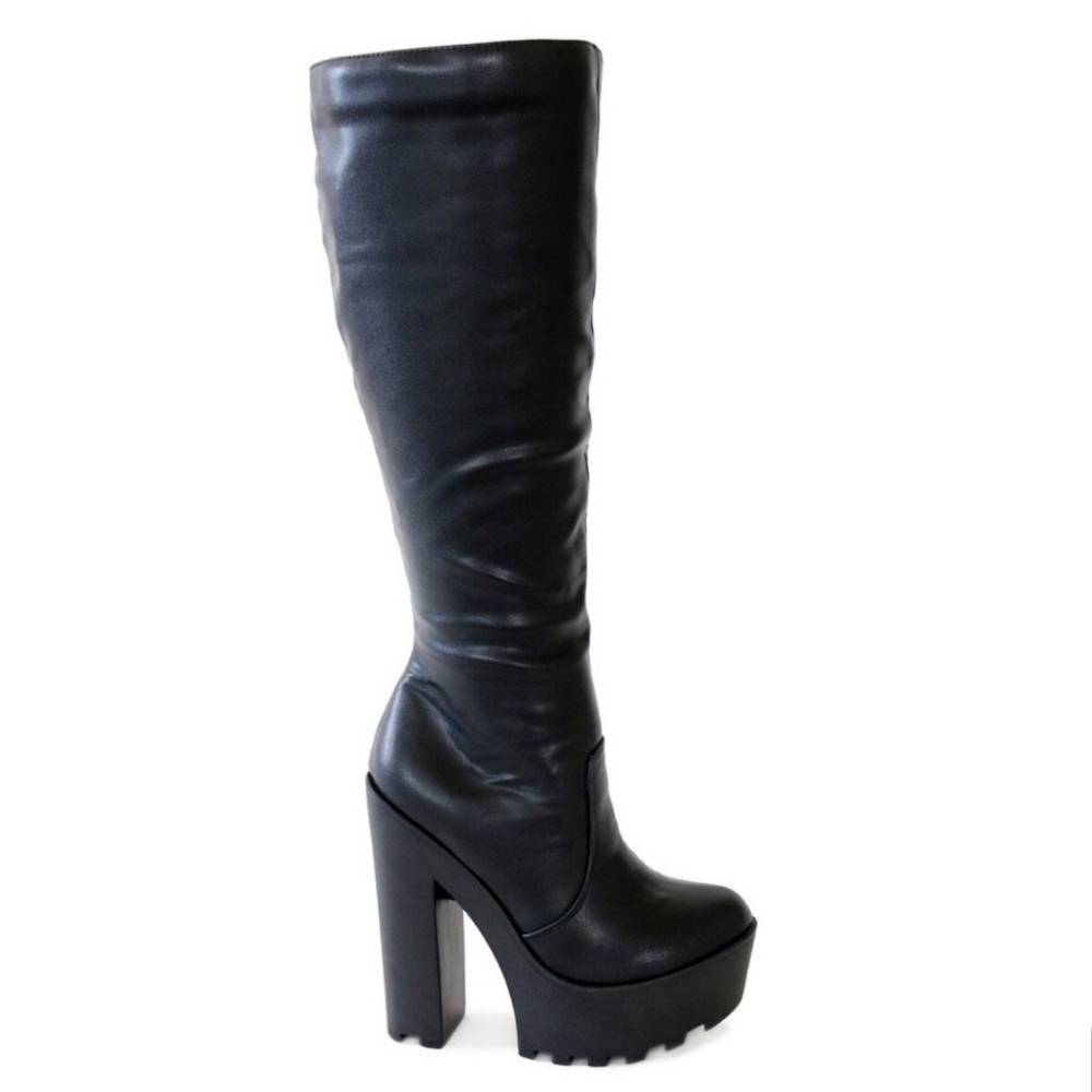 Gently worn Ladies Black knee high boots 7.5
